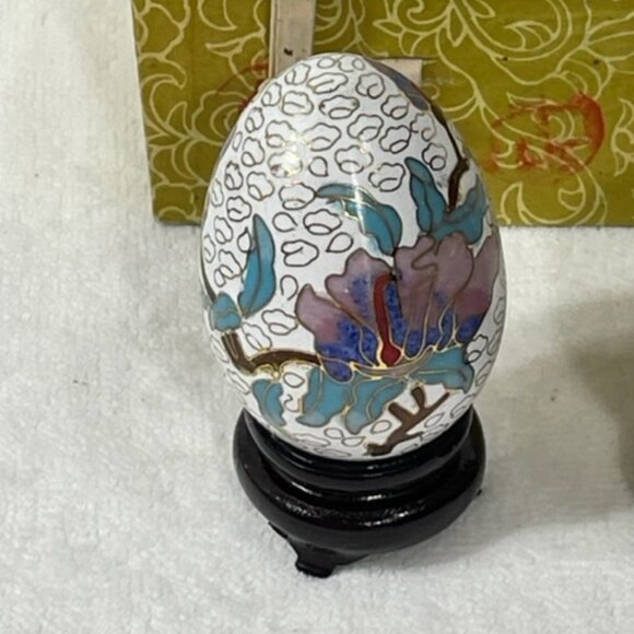 Vintage Chinese cloisonne eggs with stands in their original box. - Picture 2 of 6
